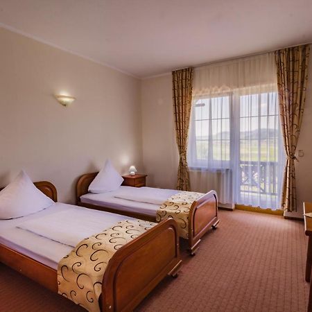 Hotel Europa Kokeltal Albeşti Exteriör bild
