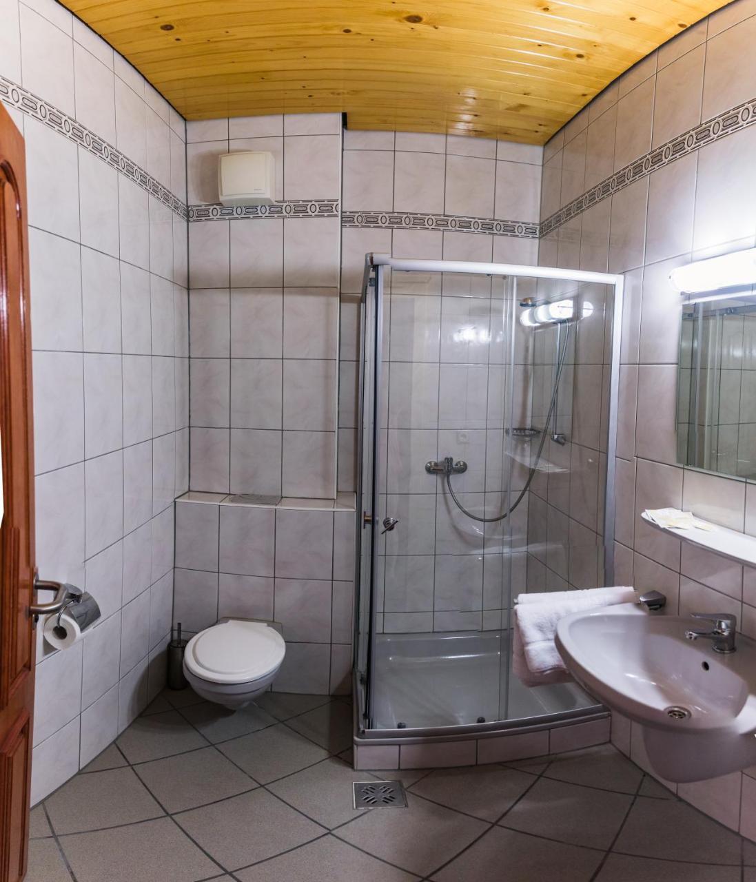 Hotel Europa Kokeltal Albeşti Exteriör bild